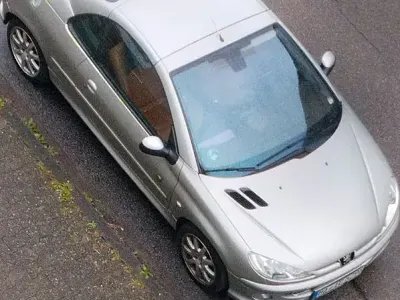 Gebraucht Peugeot 206 CC Quiksilver 109 PS (80 kW) 2005 Grau Cabrio