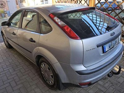 Gebraucht Ford Focus Trend 101 PS (74 kW) 2005 Silber Limousine
