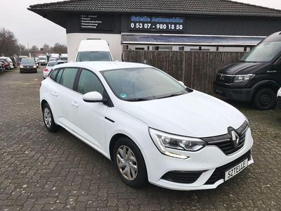 Weiß Gebraucht 2017 Renault Mégane IV Life Limousine | 7.999 € (Fairer Preis)