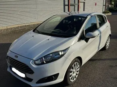 Gebraucht Ford Fiesta Trend 101 PS (74 kW) 2014 Weiß Kleinwagen