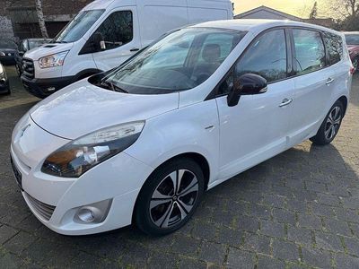 Weiß Gebraucht 2011 Renault Scénic III Bose Edition Van / Kleinbus | 7.199 € (Teuer)