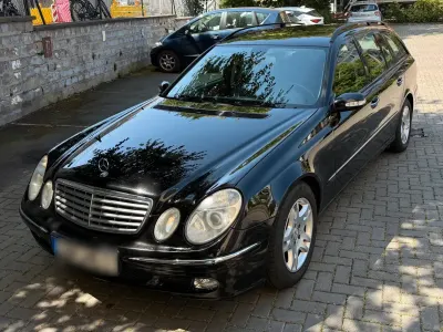 Gebraucht Mercedes E200 163 PS (119 kW) 2004 Schwarz Kombi