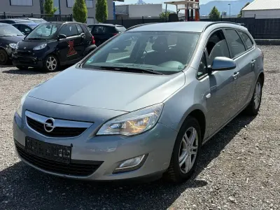 Używany Opel Astra Edition 110 KM (80 kW) 2012 Srebrny Kombi