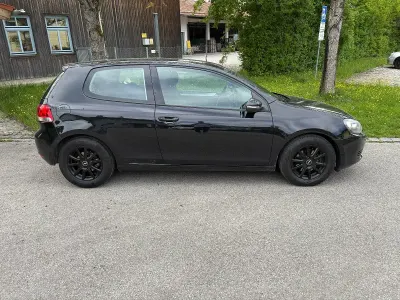 Gebraucht VW Golf VI 105 PS (77 kW) 2011 Schwarz Kleinwagen