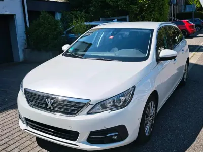 Gebraucht Peugeot 308 Allure 131 PS (96 kW) 2018 Weiß Kombi