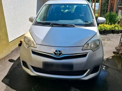 Gebraucht Toyota Verso 90 PS (66 kW) 2012 Grau Van / Kleinbus