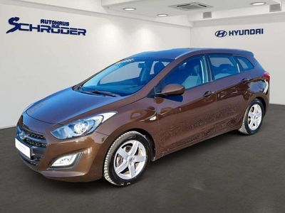 Gebraucht Hyundai i30 YES! Silver 135 PS (99 kW) 2017 Braun Limousine