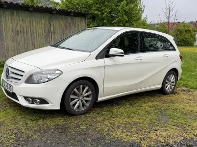 Gebraucht Mercedes B180 122 PS (89 kW) 2012 Weiß Van / Kleinbus