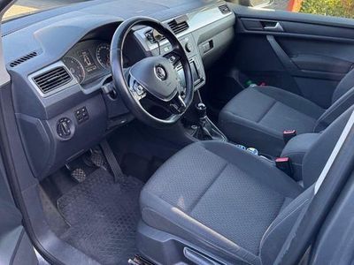 Grau Gebraucht 2015 VW Caddy Trendline Van / Kleinbus | 9.888 € (Fairer Preis)