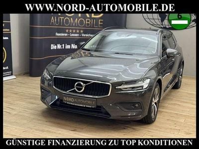 Gebraucht Volvo V60 Momentum 197 PS (144 kW) 2022 Pine grey metallic (metallic) Kombi