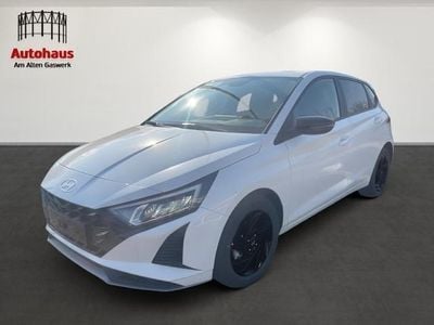 Neu Hyundai i20 Blackline 90 PS (66 kW) 2026 Weiss Kleinwagen