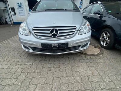 Usata Mercedes B200 140 CV (102 kW) 2006 Grigio Monovolume