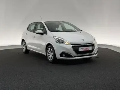 Gebraucht Peugeot 208 Active 82 PS (60 kW) 2019 Weiß Kleinwagen