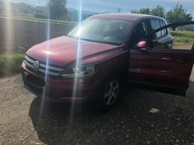 Gebraucht VW Tiguan 122 PS (89 kW) 2012 Rot SUV