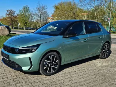 Neu Opel Corsa 101 PS (74 kW) 2026 Eukalyptus gründach schwarz Kleinwagen