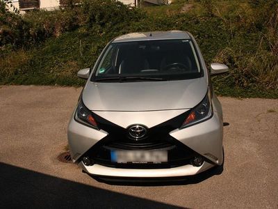 Usata Toyota Aygo 69 CV (50 kW) 2016 Argento Utilitaria