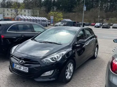 Gebraucht Hyundai i30 Style 128 PS (94 kW) 2013 Schwarz Limousine