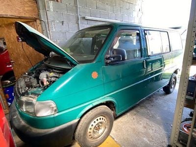 Second-hand VW Caravelle 102 CP (75 kW) 2003 Verde Van
