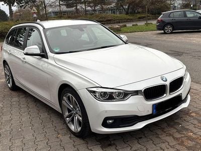 Weiß Gebraucht 2015 BMW 320 Advantage Kombi | 11.400 € (Guter Preis)