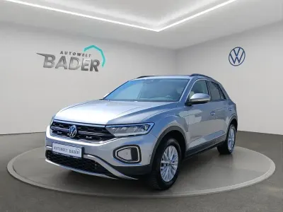 Gebraucht VW T-Roc Life 150 PS (110 kW) 2023 Pyrit silber metallic SUV