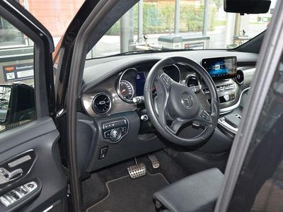 Schwarz Gebraucht 2023 Mercedes V300 Exclusive Van / Kleinbus | 73.000 € (Fairer Preis)
