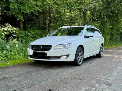 Gebraucht Volvo V70 Summum 181 PS (133 kW) 2015 Weiß Kombi