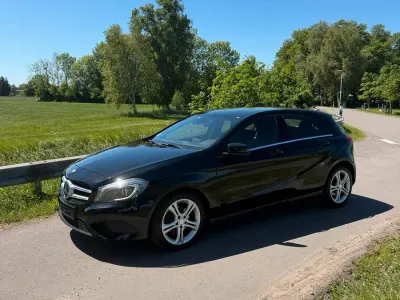 Używany Mercedes A220 Urban 170 KM (125 kW) 2014 Czarny Hatchback