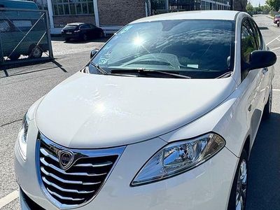 Second-hand Lancia Ypsilon 109 CP (80 kW) 2014 Alb Hatchback