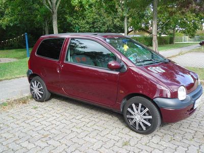 Second-hand Renault Twingo 58 CP (42 kW) 2001 Roșu Hatchback