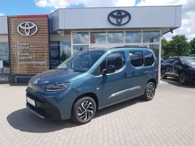Neu Toyota Proace Verso City 110 PS (80 kW) 2026 Lebeccio blue Kombi