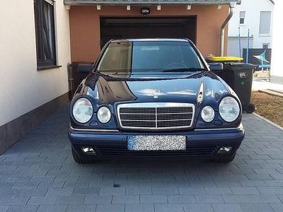 Gebraucht Mercedes E240 170 PS (125 kW) 1999 Blau metallic Limousine