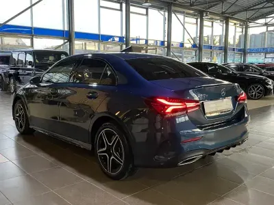 Gebraucht Mercedes A250 AMG line 218 PS (160 kW) 2021 Blau Limousine