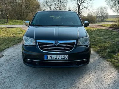 Usata Lancia Voyager Platinum 190 CV (139 kW) 2012 Nero Monovolume