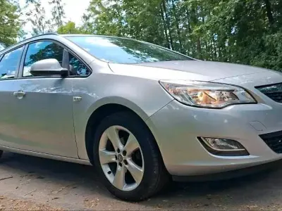Gebraucht Opel Astra 2011 Silber Kombi