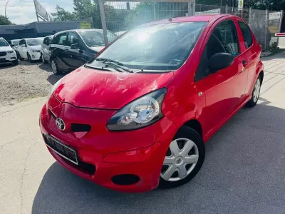 Gebraucht Toyota Aygo Basis 68 PS (50 kW) 2010 Rot Kleinwagen