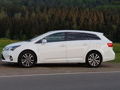 Gebraucht Toyota Avensis Comfort 124 PS (91 kW) 2013 Weiß Kombi