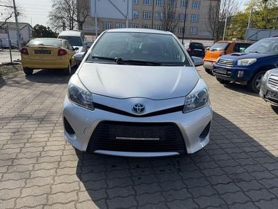 Gebraucht Toyota Yaris Hybrid Life 75 PS (55 kW) 2013 Silber Limousine