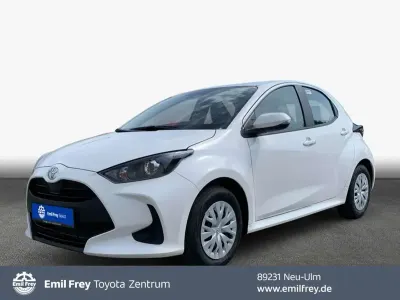 Neu Toyota Yaris Business Edition 92 PS (67 kW) 2025 Schneeweiß Kleinwagen