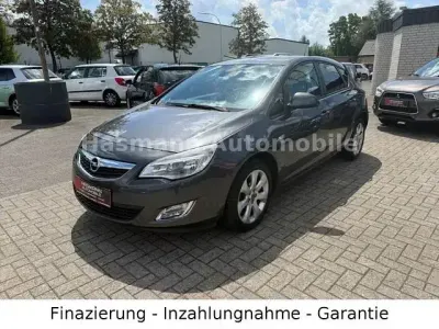 Gebraucht Opel Astra 140 PS (102 kW) 2013 Andere Limousine