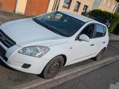 Gebraucht Kia Ceed Basis 109 PS (80 kW) 2009 Weiß Kleinwagen