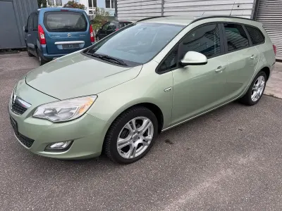 Gebraucht Opel Astra Design Edition 120 PS (88 kW) 2011 Beige Kombi