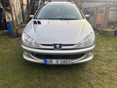 Silber Gebraucht 2004 Peugeot 206 Kombi | 1.000 € (Etwas zu teuer)