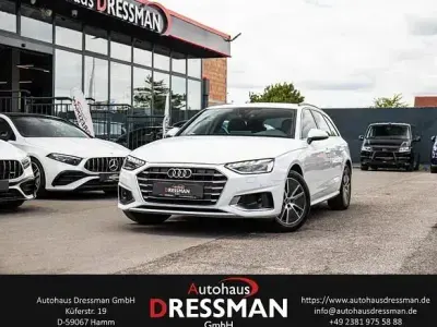Gebraucht Audi A4 S-Line 163 PS (119 kW) 2023 Gletscherweiß metallic Kombi