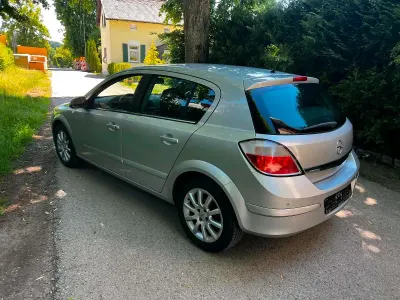 Używany Opel Astra 105 KM (77 kW) 2004 Szary Hatchback