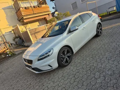 Usata Volvo V40 R-Design 152 CV (111 kW) 2017 Bianco Berlina