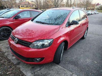 Second-hand VW Golf Plus Cross Match 105 CP (77 kW) 2012 Roșu Monovolum