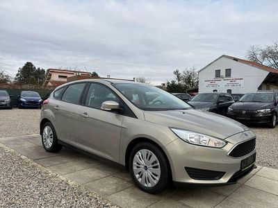 Gebraucht Ford Focus Trend 101 PS (74 kW) 2017 Grau Limousine