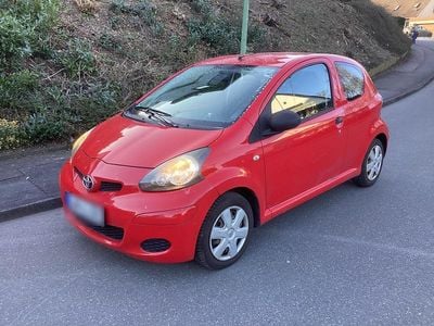 Gebraucht Toyota Aygo 68 PS (50 kW) 2009 Rot Kleinwagen