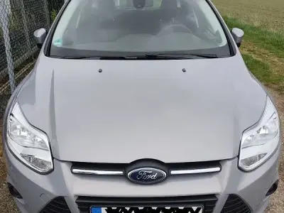 Gebraucht Ford Focus Trend 105 PS (77 kW) 2011 Grau Limousine