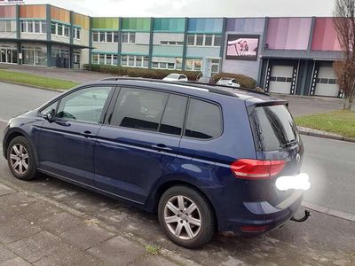Gebraucht VW Touran Trendline 110 PS (80 kW) 2016 Blau Van / Kleinbus